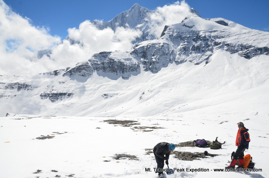 Tukcuhe Peak Climbing