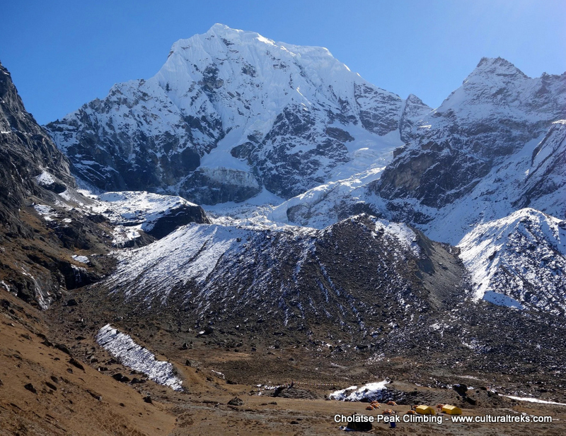 Cholatse Peak Climbing