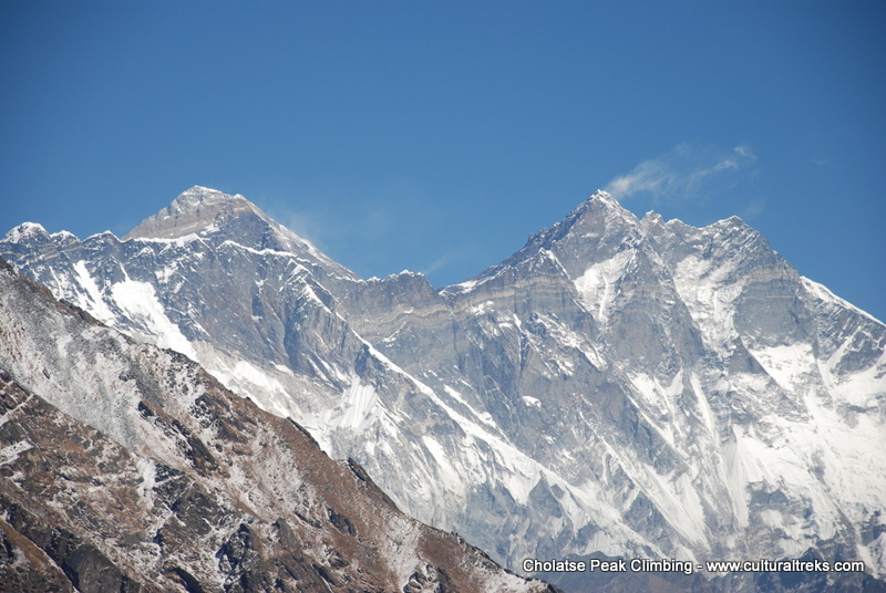 Cholatse Peak Climbing
