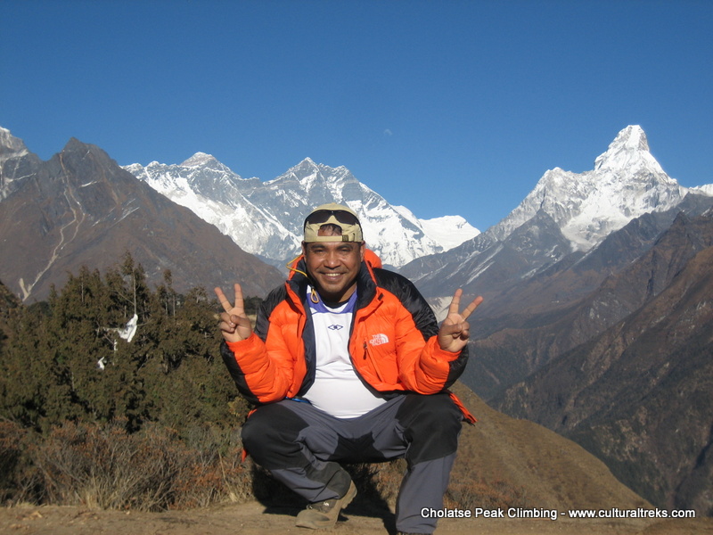 Cholatse Peak Climbing