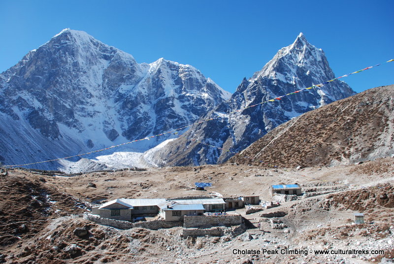 Cholatse Peak Climbing