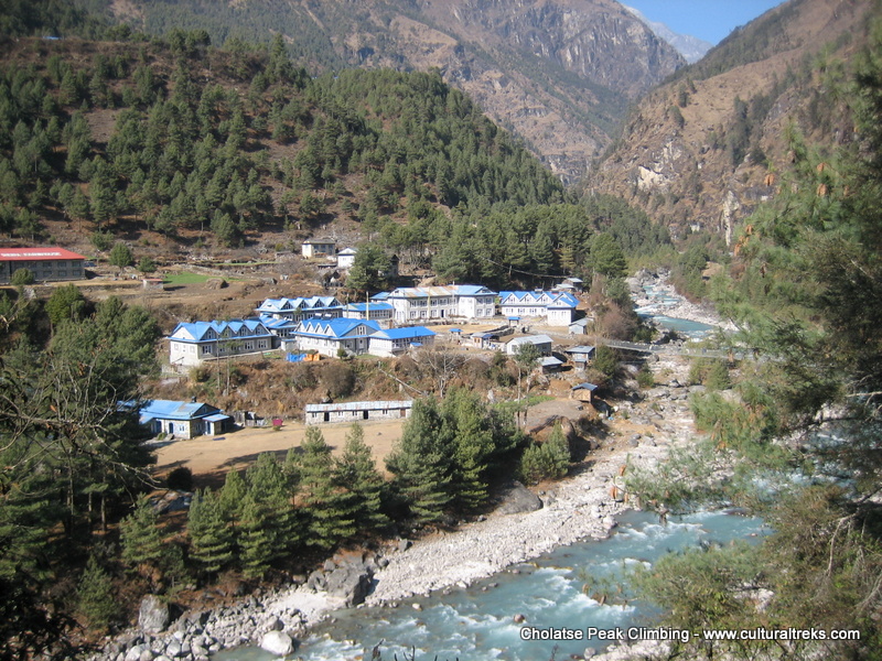 Cholatse Peak Climbing